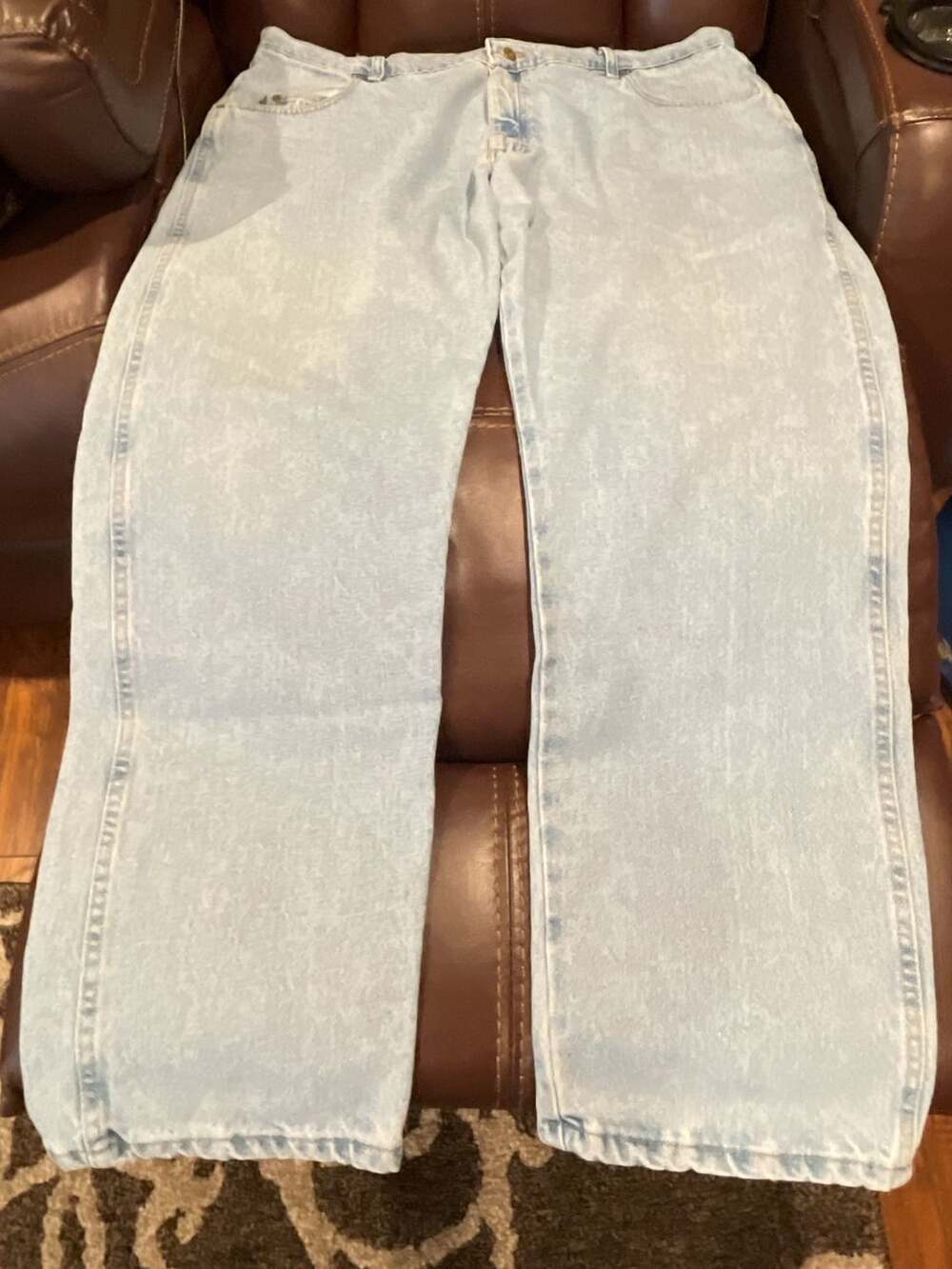 Cabelas World's Foremost Outfitter Light Wash Denim Jeans 42x30